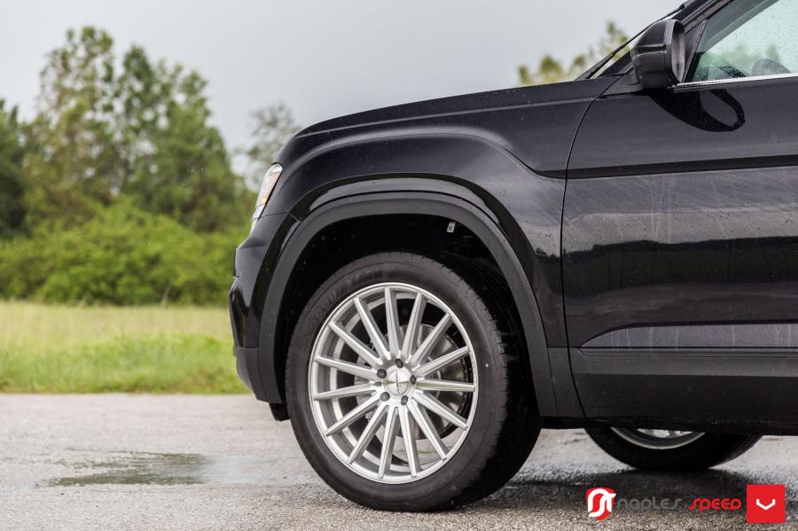 Детали экстерьера Volkswagen Atlas V6 4Motion on Vossen Wheels (VFS2) 2017 года  (фото 6 из 18)